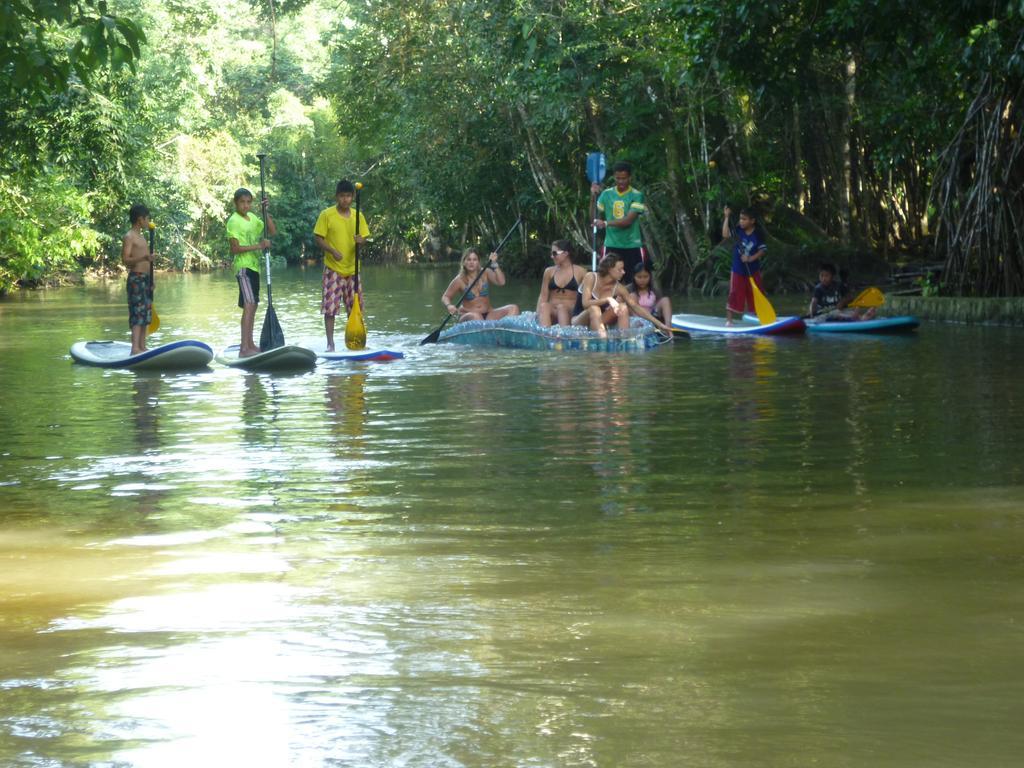 Hotel Y Restaurante Backpackers Rio Dulce Exterior photo